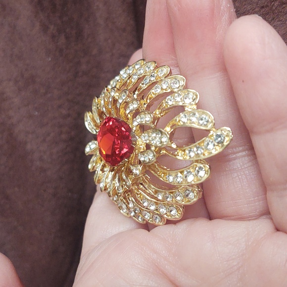 Teardrop Red Rhinestone Brooch - Picture 3 of 4